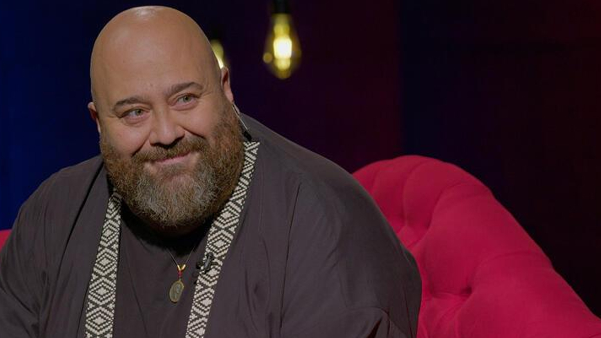 Korumalarla gezen Somer Sivrioğlu kıyafet tercihi nedeniyle alay konusu oldu! "Korumalar beni bırakın perdeleri koruyun"