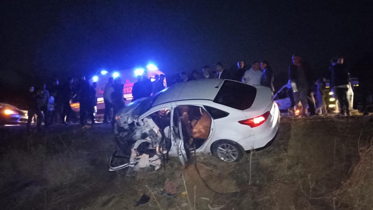 Bitlis'te araçların hurdaya döndüğü feci kazada 1 kişi öldü, 3'ü çocuk 7 kişi yaralandı