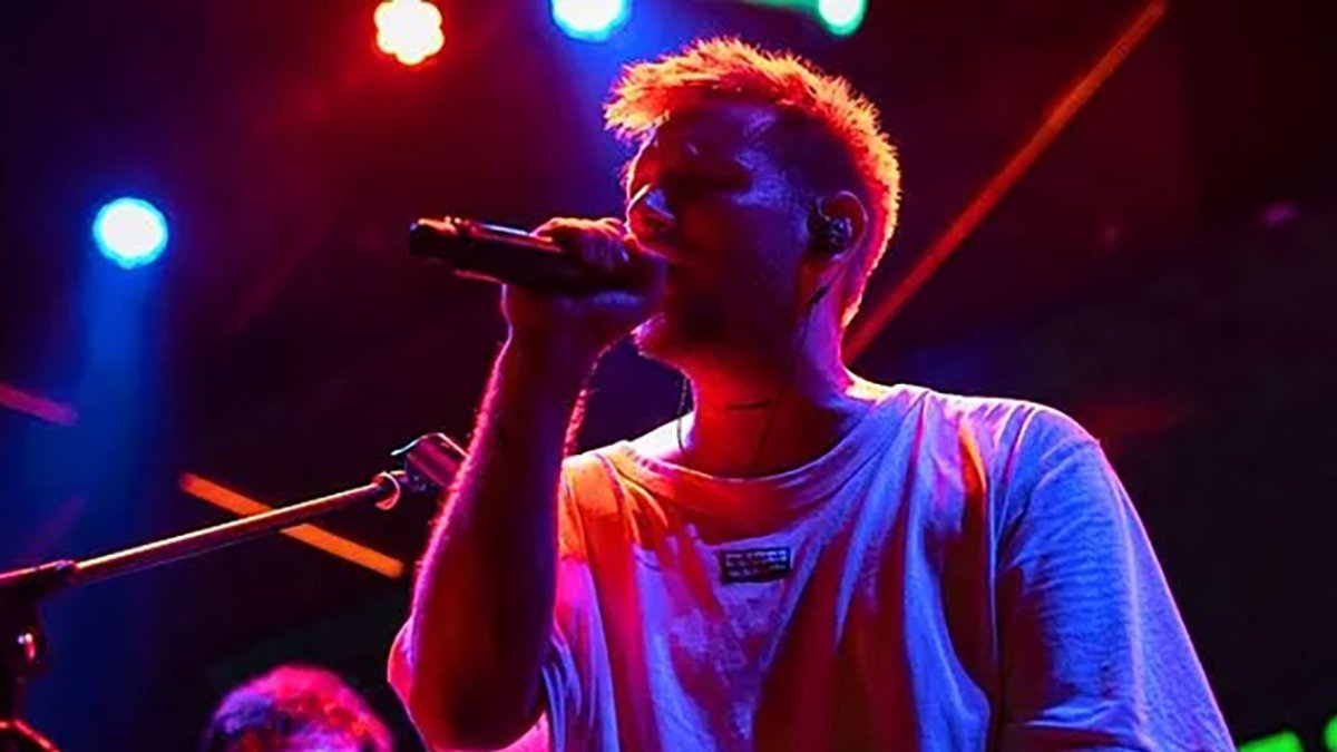 Şanışer'den sansür yasasına tepki: Beni retweet eden herkesi toplarlar