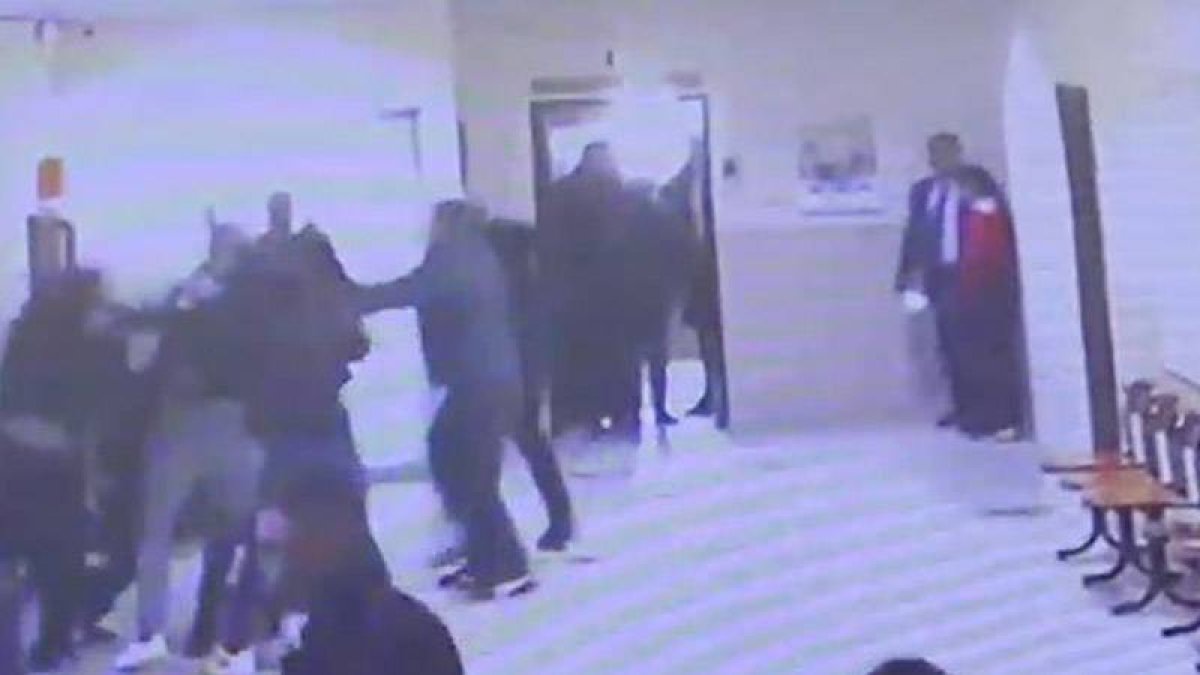 Avukatı önce adliyede dövdüler, sonra hastanede: 40 gün iş göremez raporu aldı