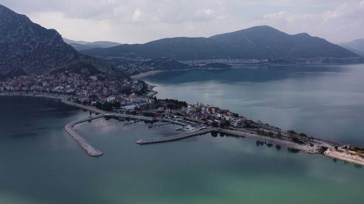 Eğirdir Gölü'nde tehlike çanları çalıyor: Çok büyük sıkıntılar oluşabilir