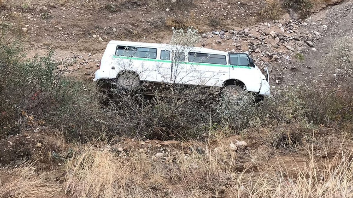 Çorum'da öğrenci servisi dere yatağına devrildi: 15’i çocuk 16 kişi yaralandı