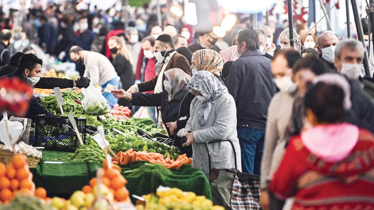 Enflasyon arttıkça faiz düşürülüyor