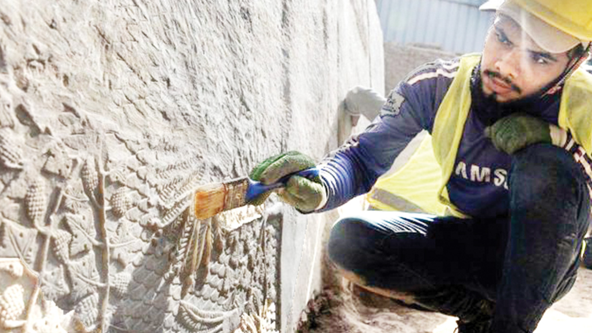 IŞİD’in yıkımını onarırken Asurlulardan kalma 2700 yıllık kabartmalar keşfedildi