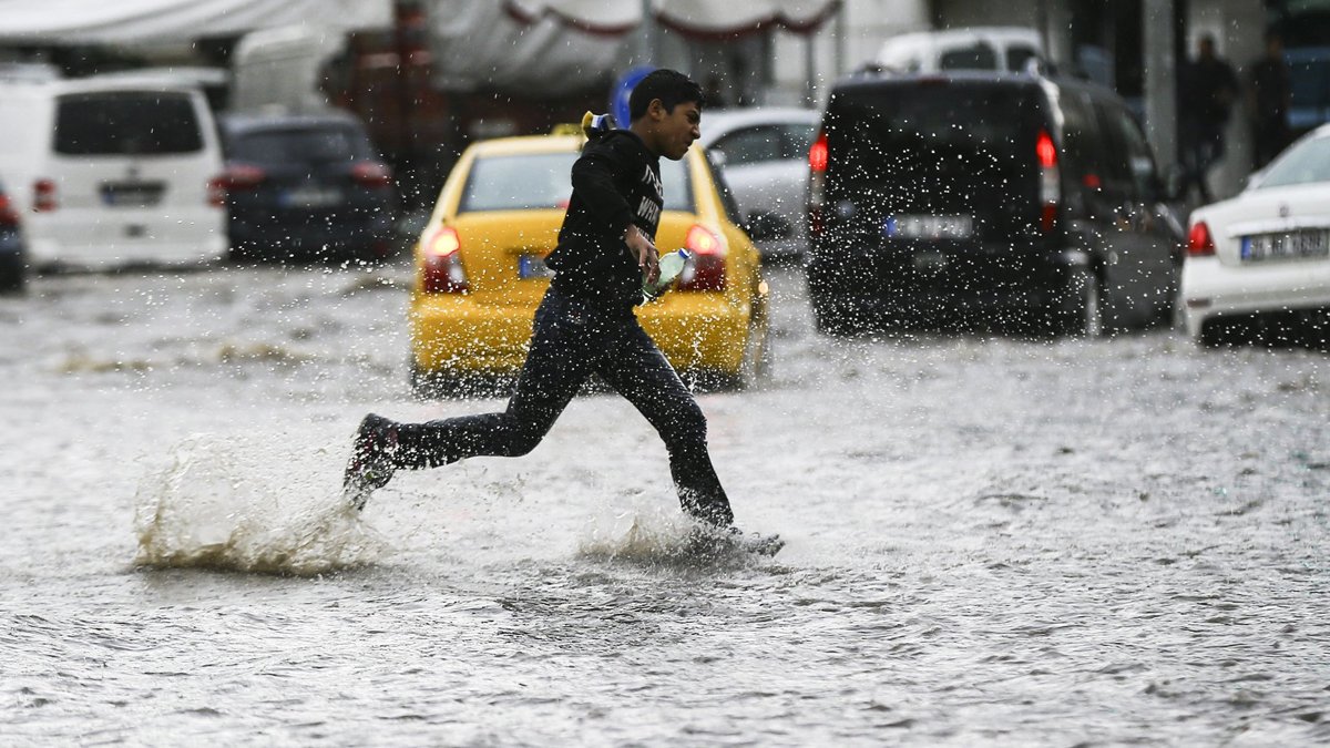 SON DAKİKA: Tahminleri yüzde 90 tutan uzmandan kritik uyarı! Kavurucu Sıcaklar bitiyor, "ani sel ve fırtına" geliyor!