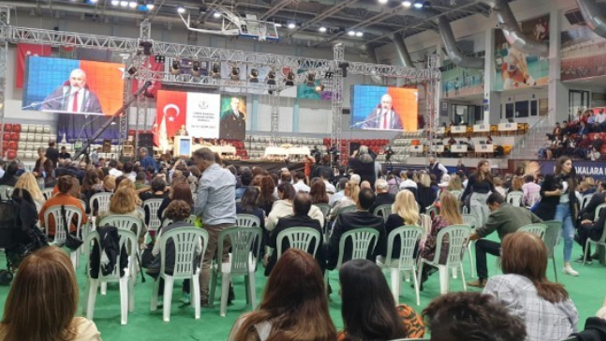 Avukat, baro kurulunda Kürtçe slogan attı: Arbede çıktı