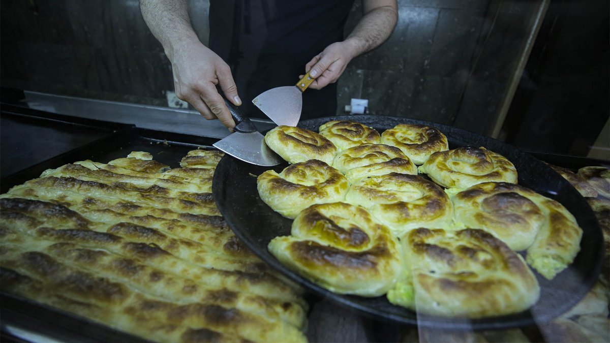 Balkanlarda her daim güncel tartışma: Börek etli mi olur etsiz mi?