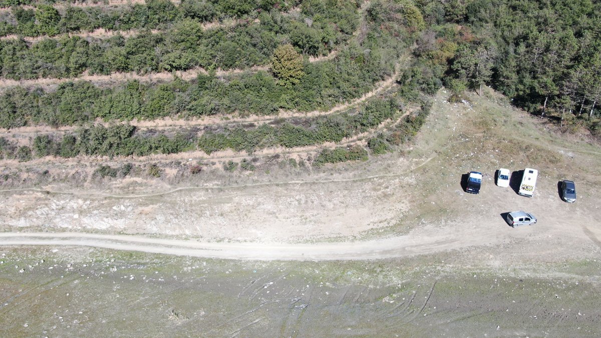 İstanbul kuruyor! Barajlarda artık balıklar yerine arabalar var