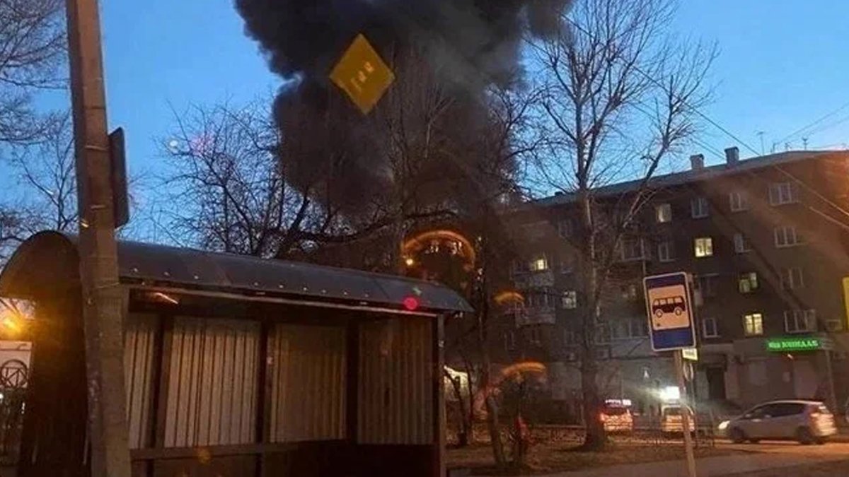 Rusya'da savaş uçağı yerleşim yerine düştü