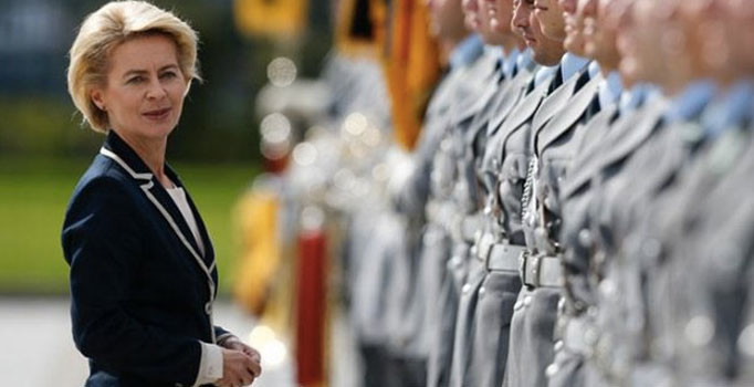 Almanya Savunma Bakanı: AWACS'lar İncirlik'e gelmeyebilir