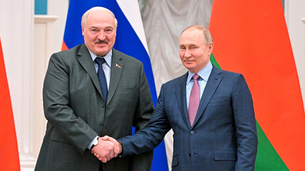 Putin ve Lukaşenko duyurdu: Rusya ve Belarus ortak askeri kuvvet oluşturdu
