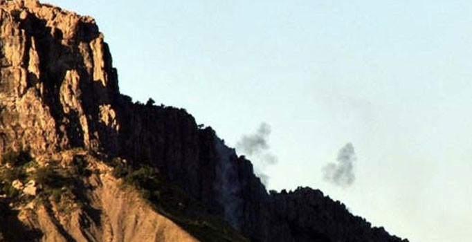 Son dakika! PKK'lı teröristler Derecik'te askeri üs bölgelere saldırdı