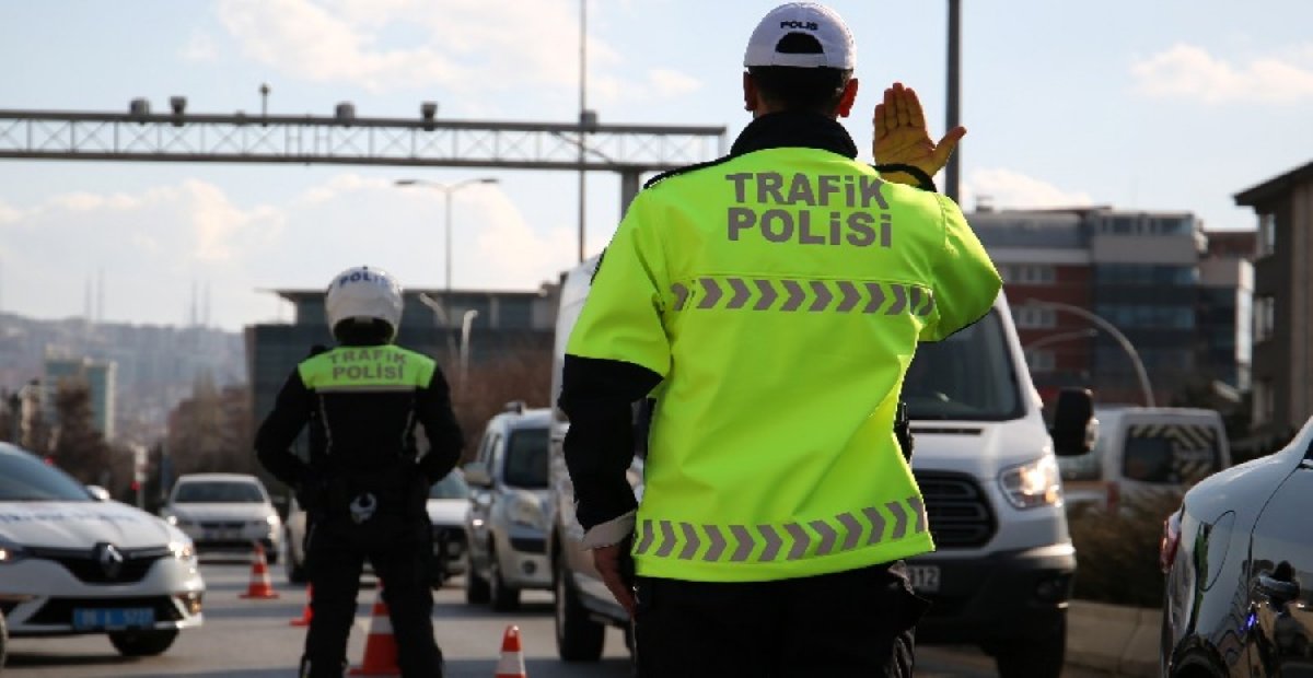 Trafik polisi nedir, nasıl olunur? Trafik polisi görevleri nelerdir? Trafik polisi olma şartları