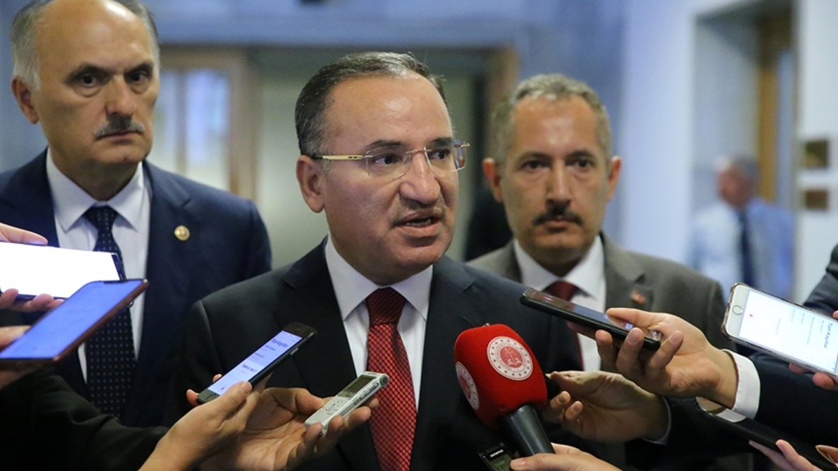 Bakan Bozdağ başörtüsü açıklaması: Anayasa'nın 24. maddesi değişecek