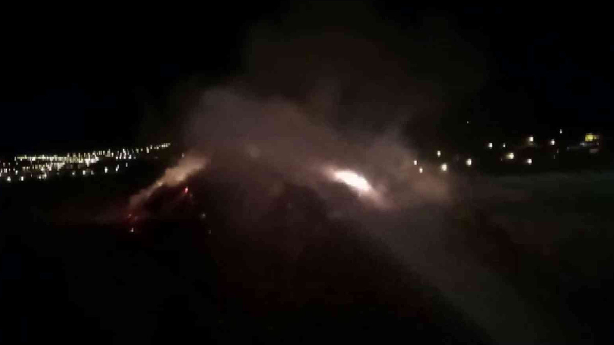 Bütün emekleri kül oldu: Önce kışlıkları şimdi de yonca balyası