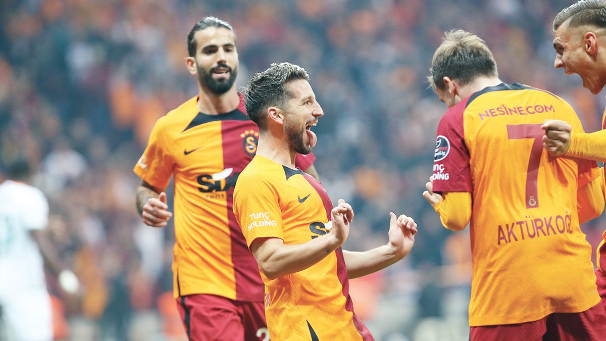 Şanssızlığını kırdı: Mertens vites yükseltecek