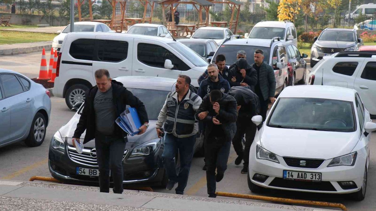 11 villada 2 milyonluk soygun: Girdikleri evde yemek pişirip yediler