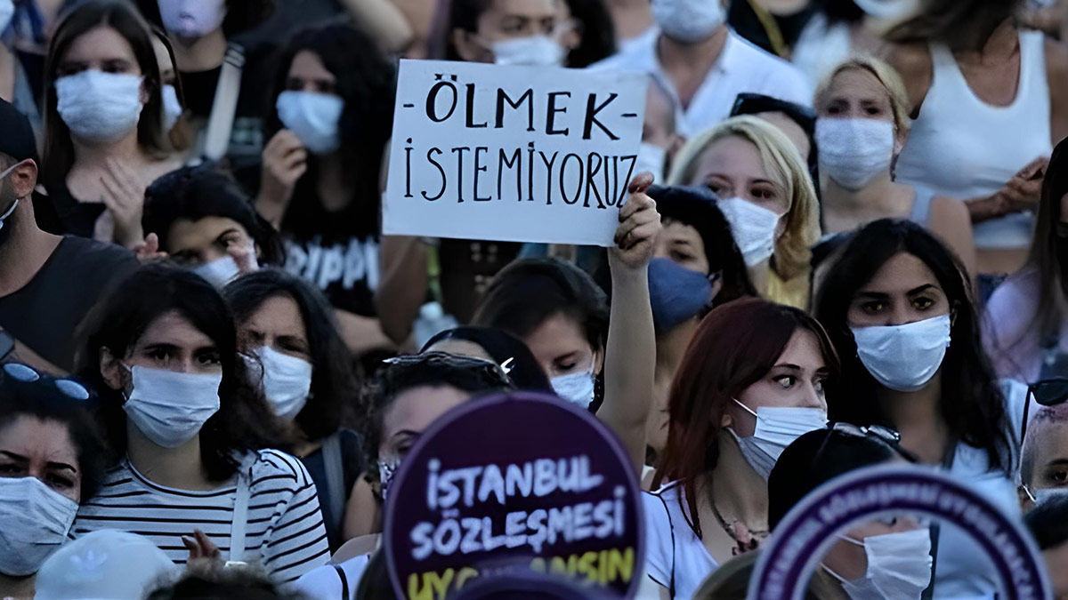 Bir kadın daha katledildi: Eşine sokak ortasında kurşun yağdırdı!