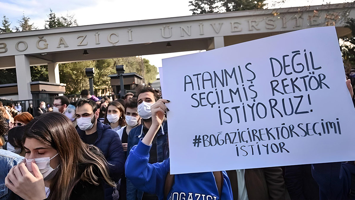 Boğaziçi Üniversitesi Rektörü Naci İnci'yi protesto eden öğrencilere hapis istemi