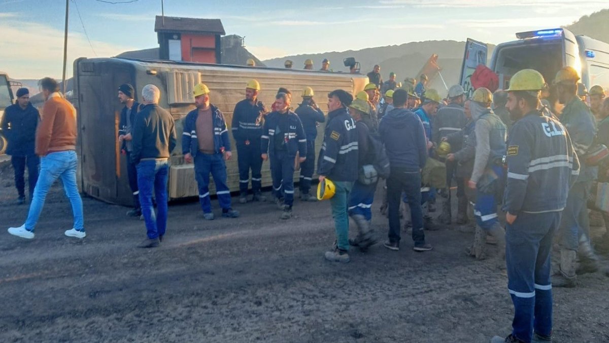 Tavşanlı'da maden işçilerini taşıyan servis devrildi: 11 yaralı