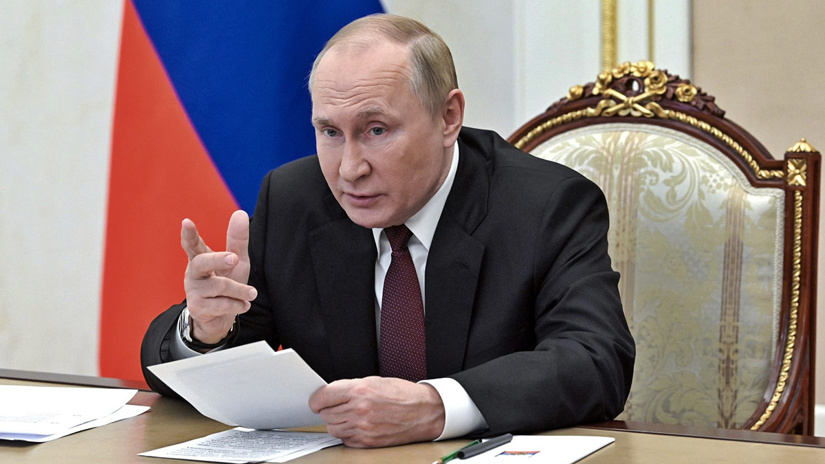 Putin: 50 bin kişi muhabere birliklerinde