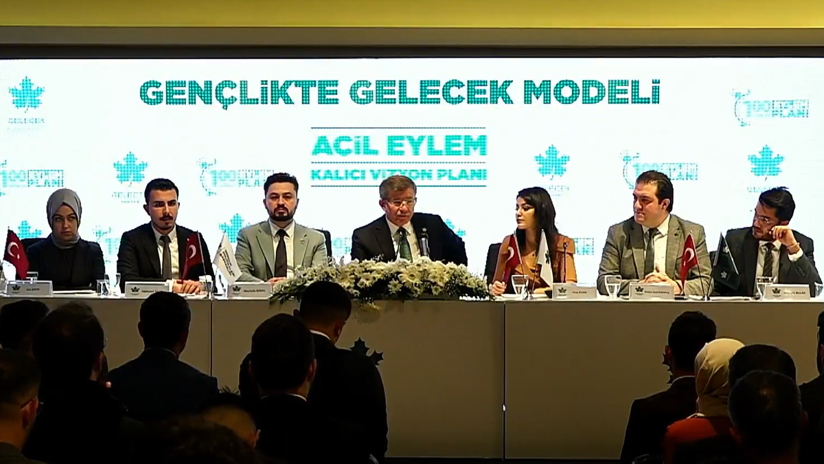 Davutoğlu ‘Geleceğin Gençliği Modeli Acil Eylem Planı’nı açıkladı: ‘Türkiye’nin Yüzyılı’ otoriterlikle olmaz
