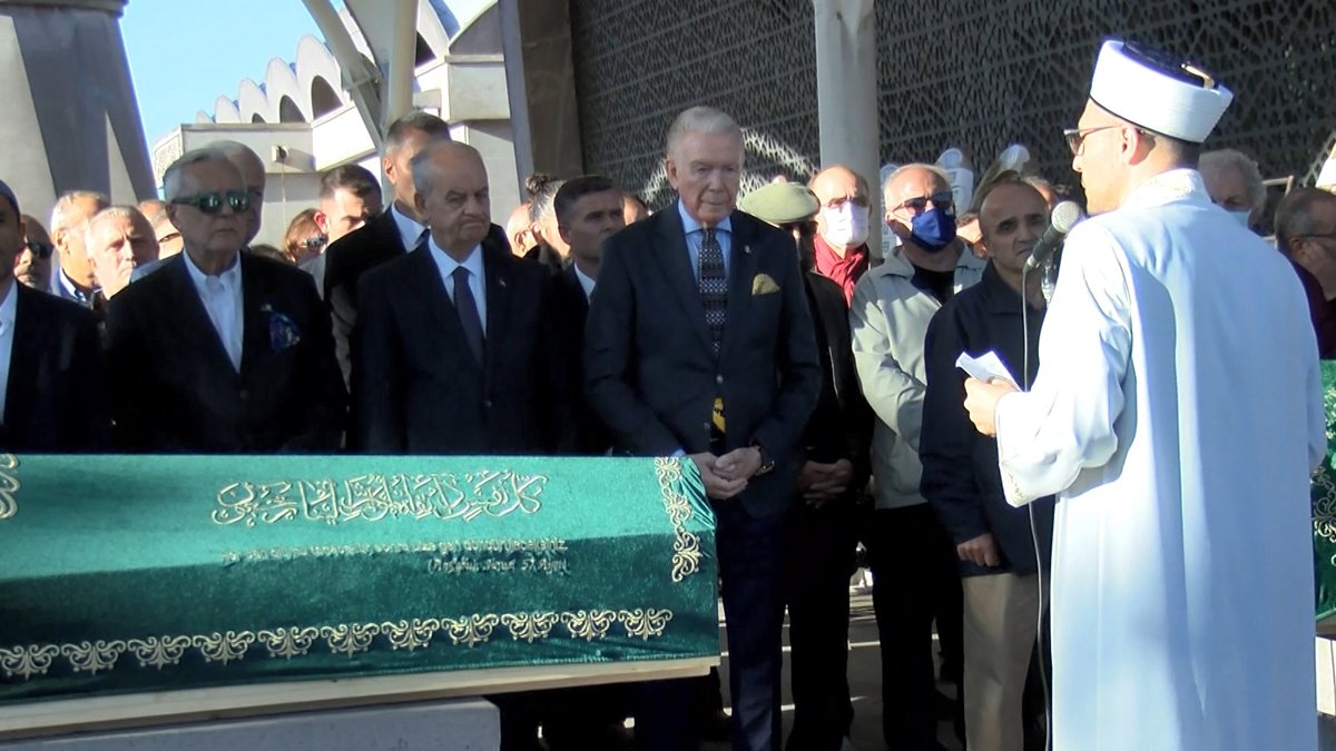 Müjdat Gezen'in acı günü: Sevenleri üzüntüye boğuldu! "Aynı günde iki kayıp biraz ağır geldi..."