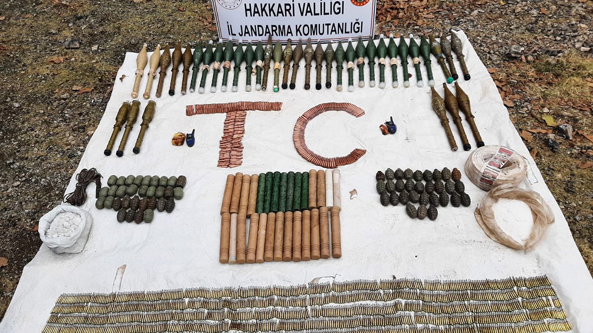 PKK'lıların sığınak ve mağarasına operasyon: 2 EYP ve çok sayıda silah ele geçirildi