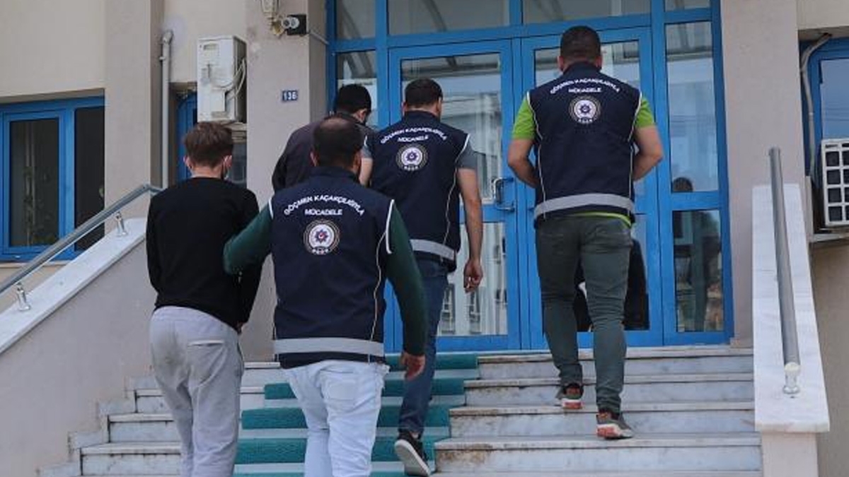 Göçmen kaçakçılığı yapan şebekeye baskın: 8 kişi tutuklandı
