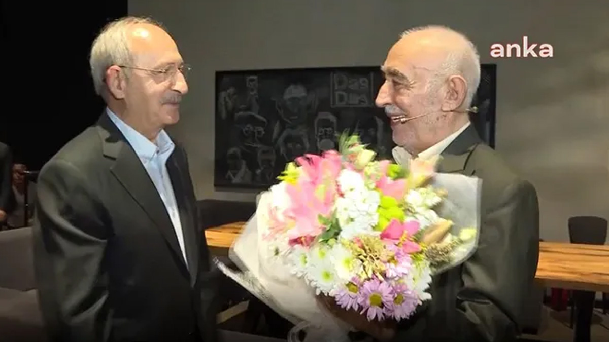 CHP lideri Kılıçdaroğlu, Şener Şen'in tiyatro oyununu izledi