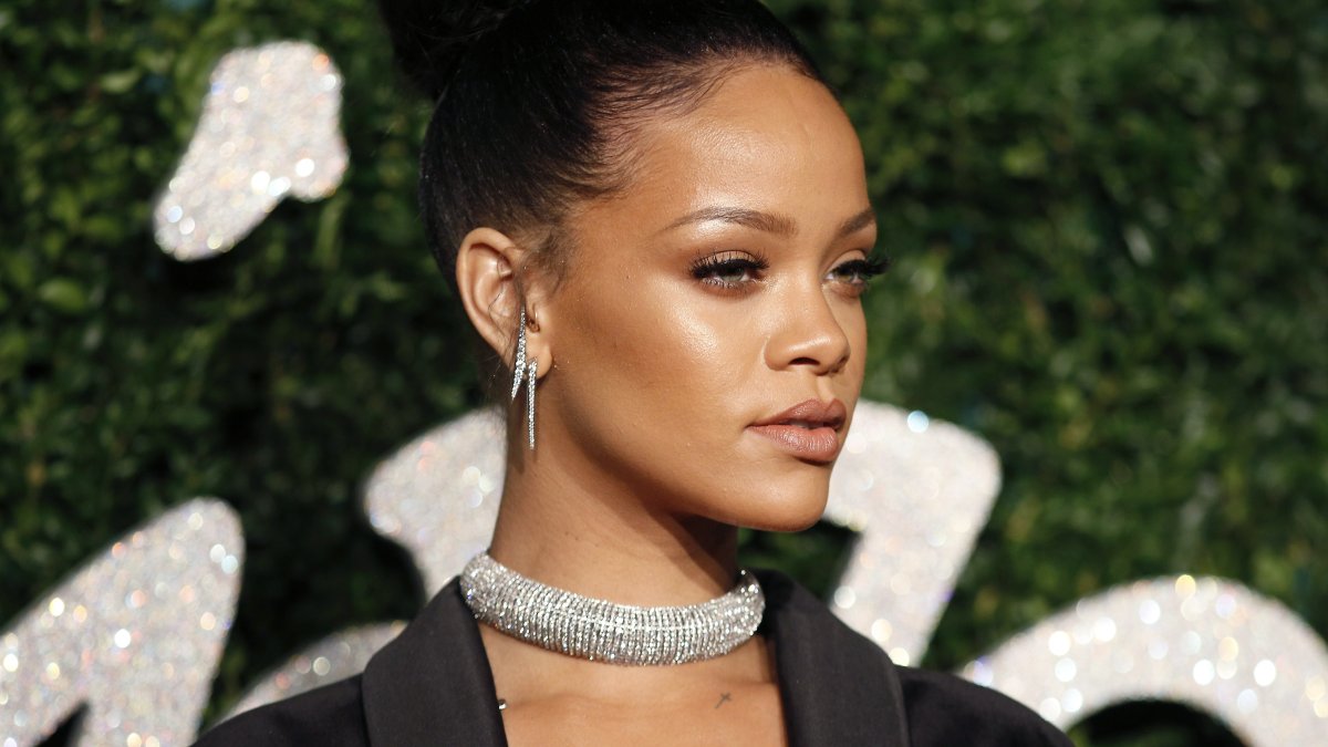 Rihanna'dan 6 yıl aradan sonra yeni şarkı: Lift Me Up