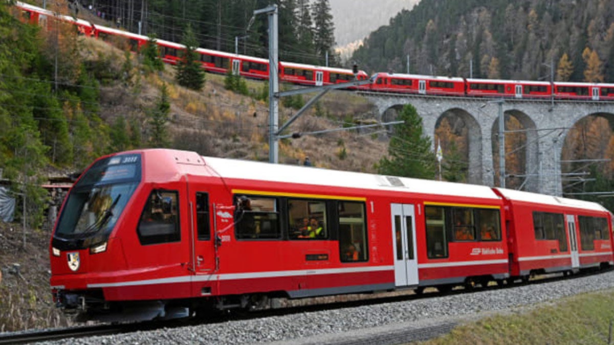 'Dünyanın en uzun yolcu treni' görenleri hayran bıraktı