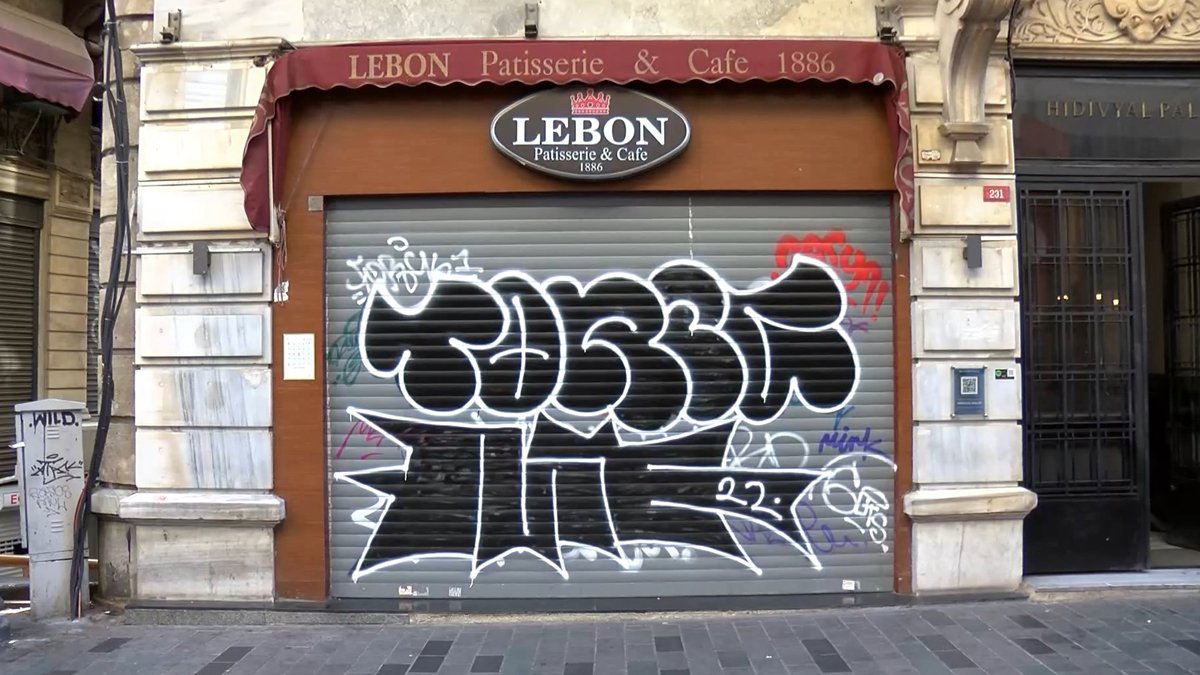 212 yıllık Lebon Pastanesi kepenklerini indirdi