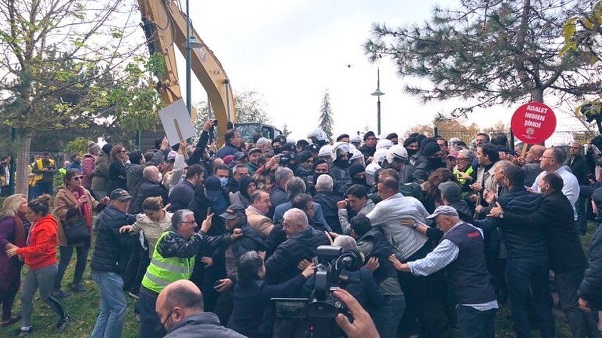 İstanbul'a ihanete mahkeme 'dur' dedi: Kepçeler Demirören'in Kemerburgaz'daki arazisine girdi vatandaşlar direndi