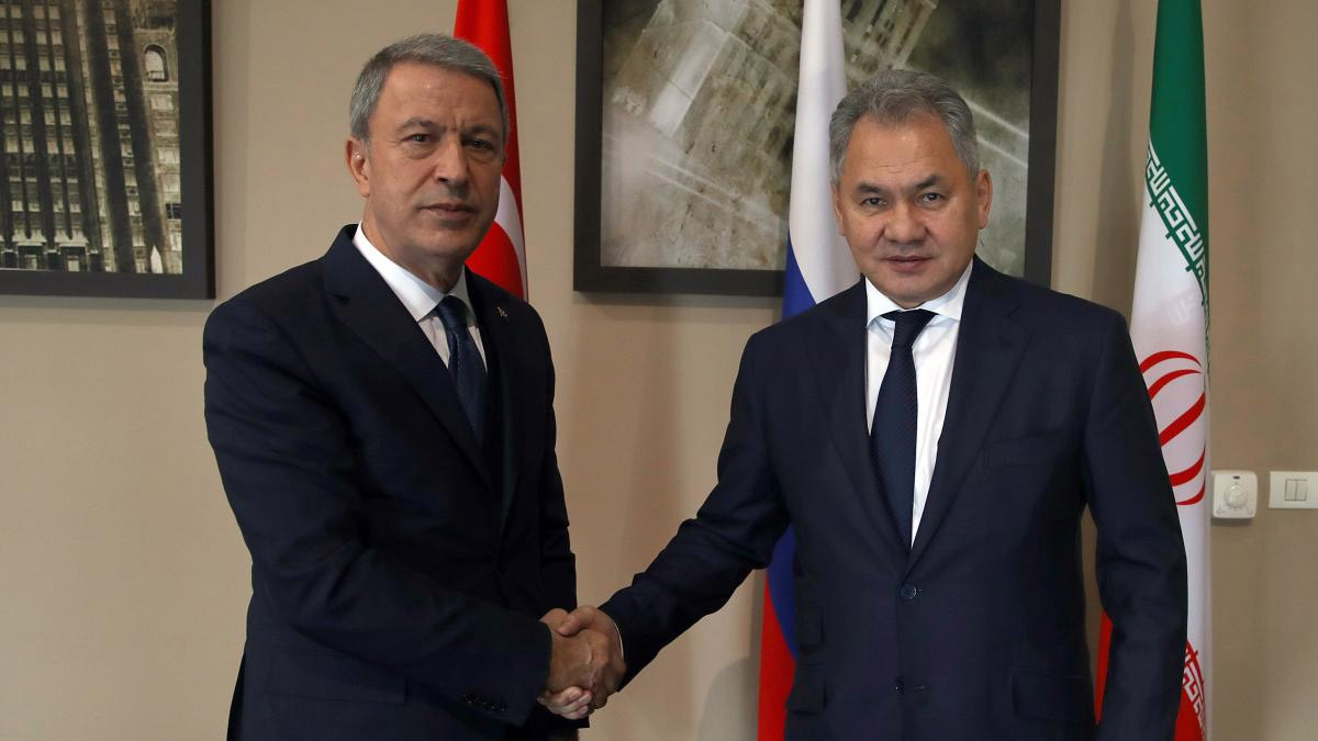 Bakan Akar, Rus mevkidaşıyla görüştü