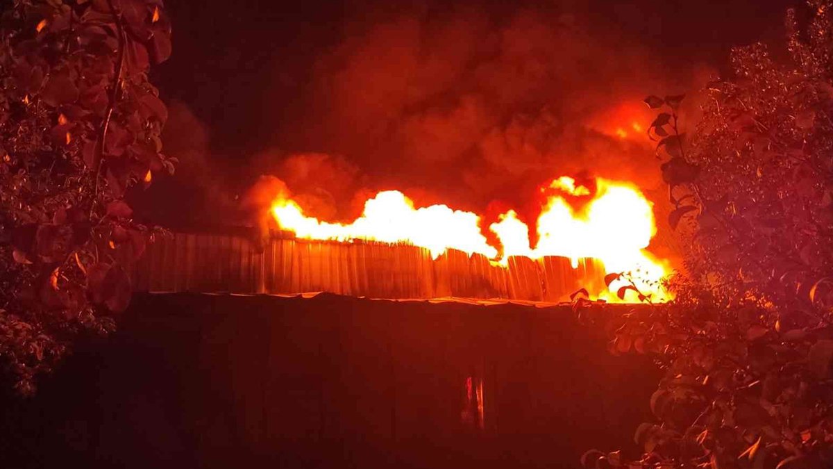 Kısa sürede fabrikayı sardı: Bursa'da işçilerin kaldığı konteynerde korkutan yangın