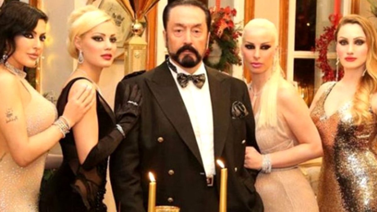 Oktar davasında dikkat çeken savunmalar: Adnan beyi yakıcı bir aşkla seviyorum