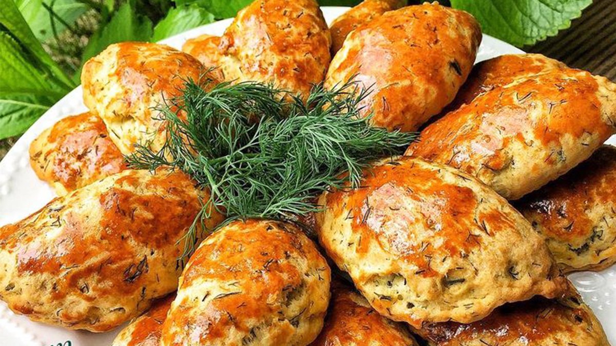 Bu poğaçanın mayalanma derdinin olmadığını duyanlar mutfağa koşuyor! 5 dakikada hazır kıyır kıyır dereotlu poğaça tarifi