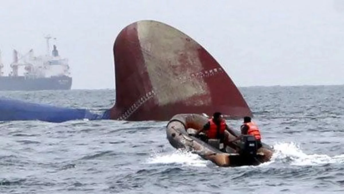 Tayvan'da gemi battı: 12 denizci kayboldu