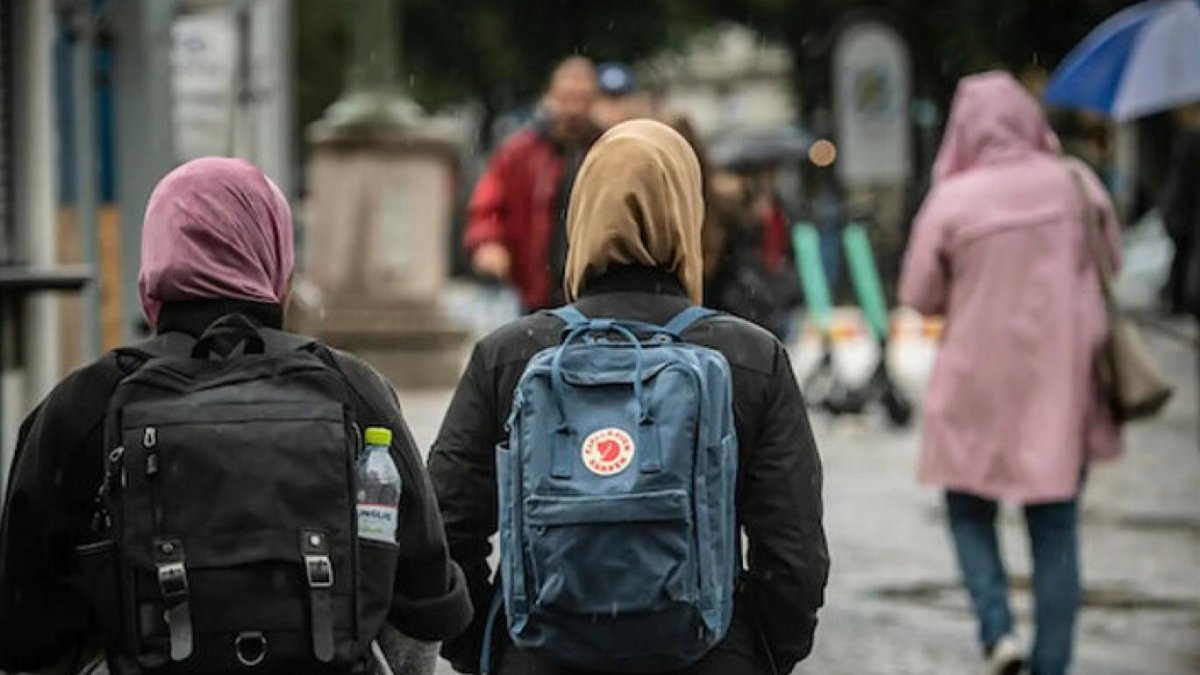 MetroPOLL araştırmanın anketinden çıkan çarpıcı sonuç: 'CHP iktidarında başörtüsü sorunu olmaz'
