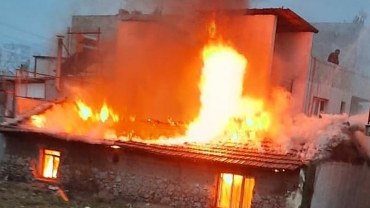 Evde yangın çıktı, dumandan etkilenen 3 yaşındaki çocuk hayatını kaybetti