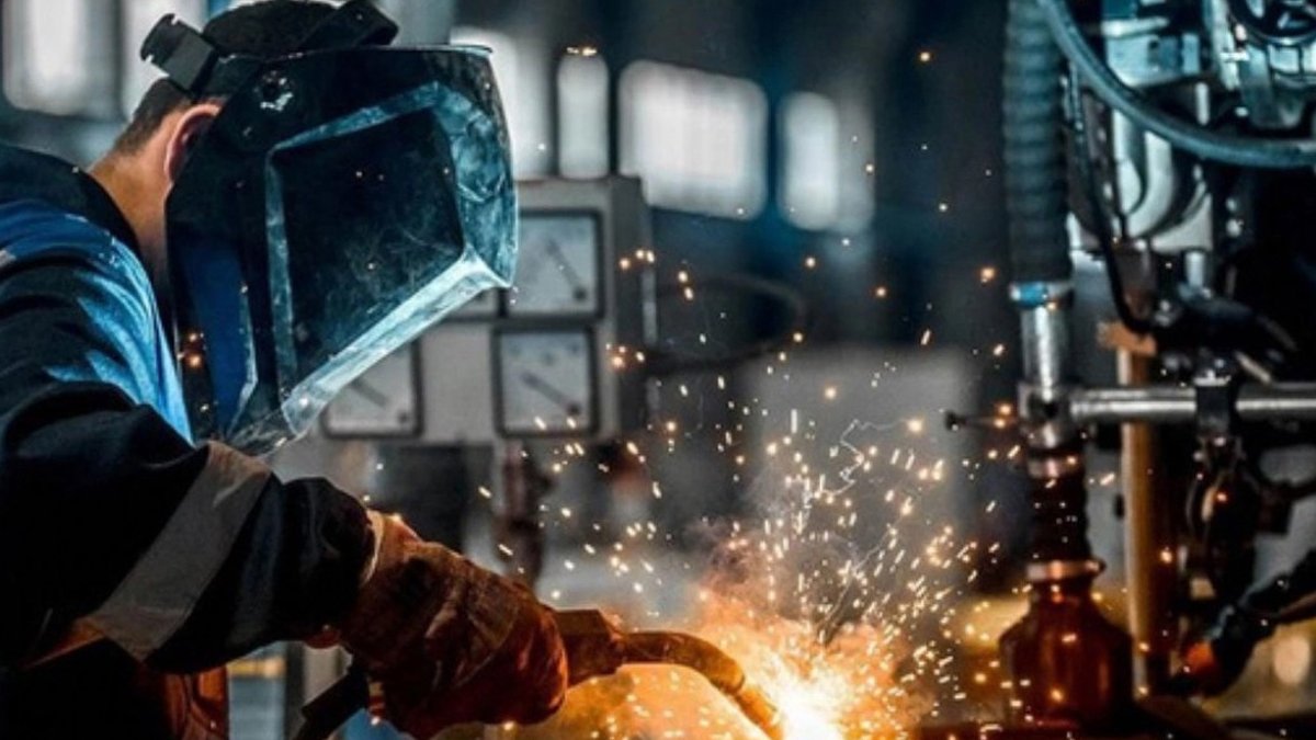 İmalatta daralma sekiz aydır sürüyor