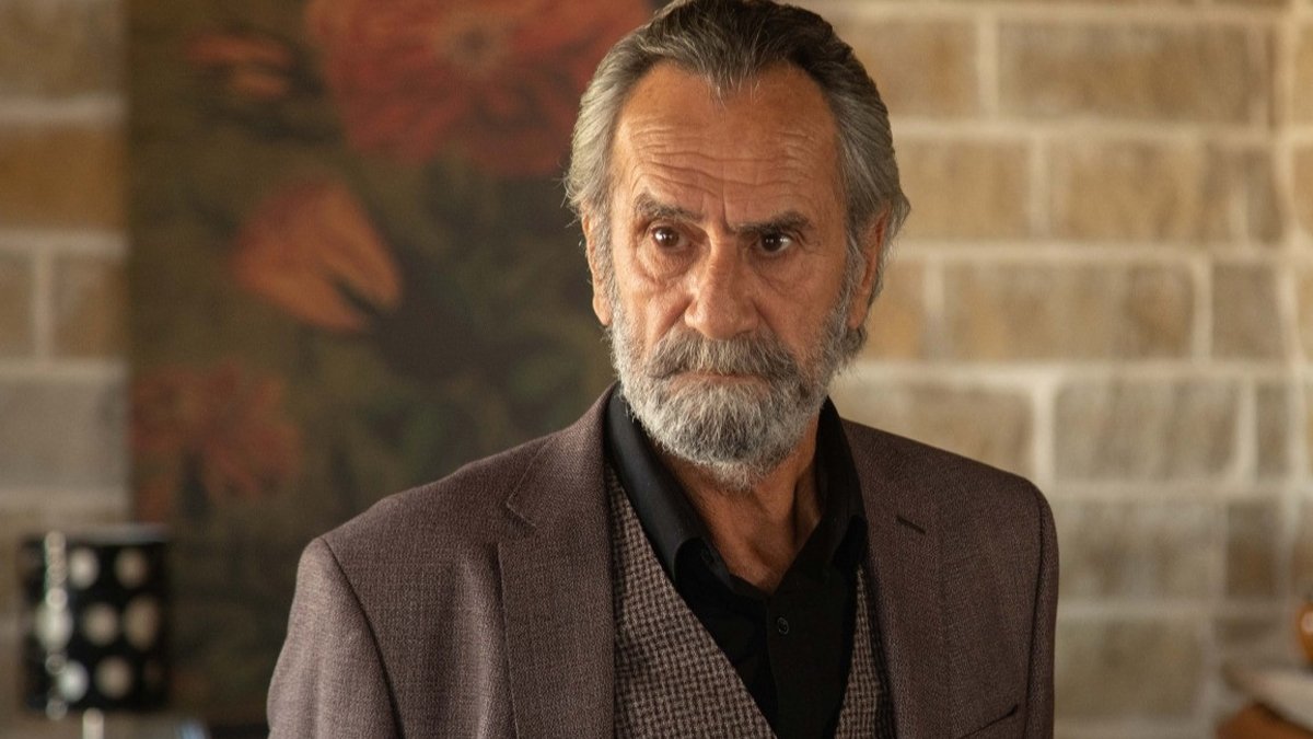 Kötü haberi Menderes Samancılar sosyal medyadan duyurdu! Ünlü oyuncu  beyin kanaması geçirdi!