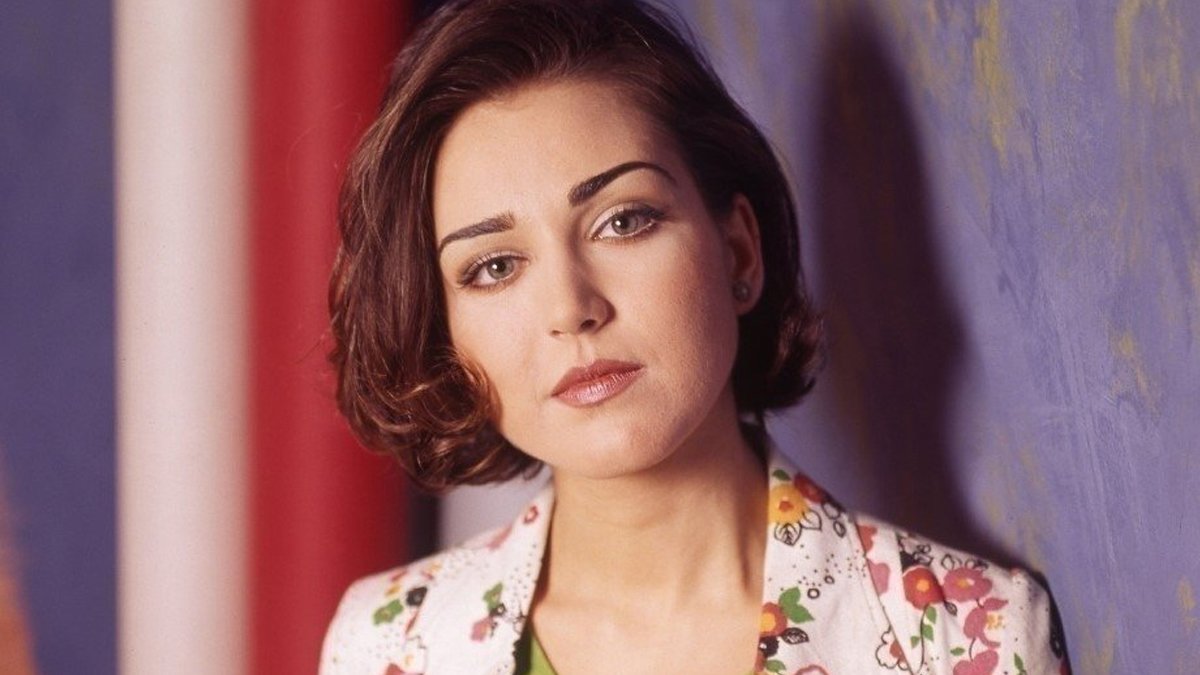 Hayranları bile tanıyamadı! Ünlü şarkıcı estetiği abarttı bambaşka biri oldu! İşte son hali!