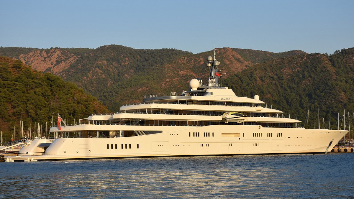 Değeri 340 milyon Euro: Süper yat "Eclipse" Marmaris'te