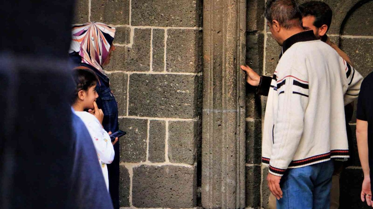 Tarihi Ulu Cami'de El Cezeri tarafından yapıldı: Bu sütunlar depremin haberini veriyor