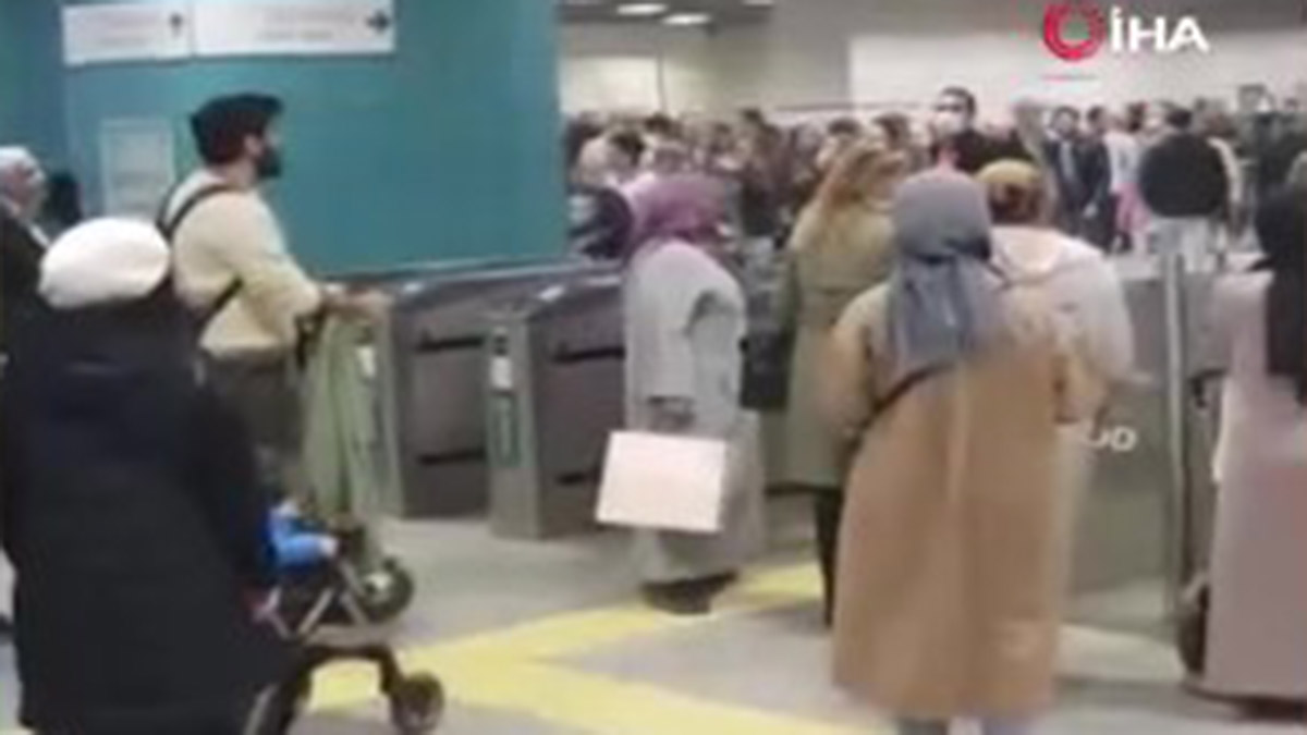 Marmaray'da yangın butonuna basan yolcu paniğe neden oldu