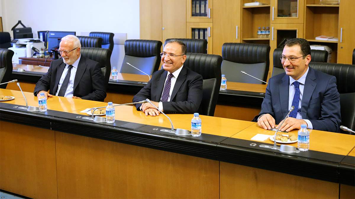 AK Parti'den 4 partiye anayasa değişikliği teklifi ziyareti