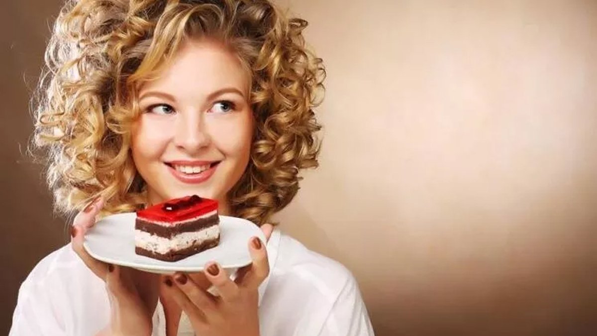 Kilo vermek isteyenlere şekersiz nefis diyet pastası tarifi! Kilo verince eltiniz hırsından çatlayacak