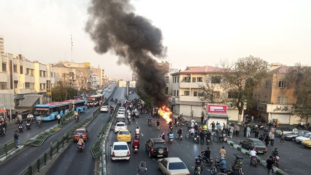 İran'da devam eden protestolarda bir Besic milisi öldürüldü